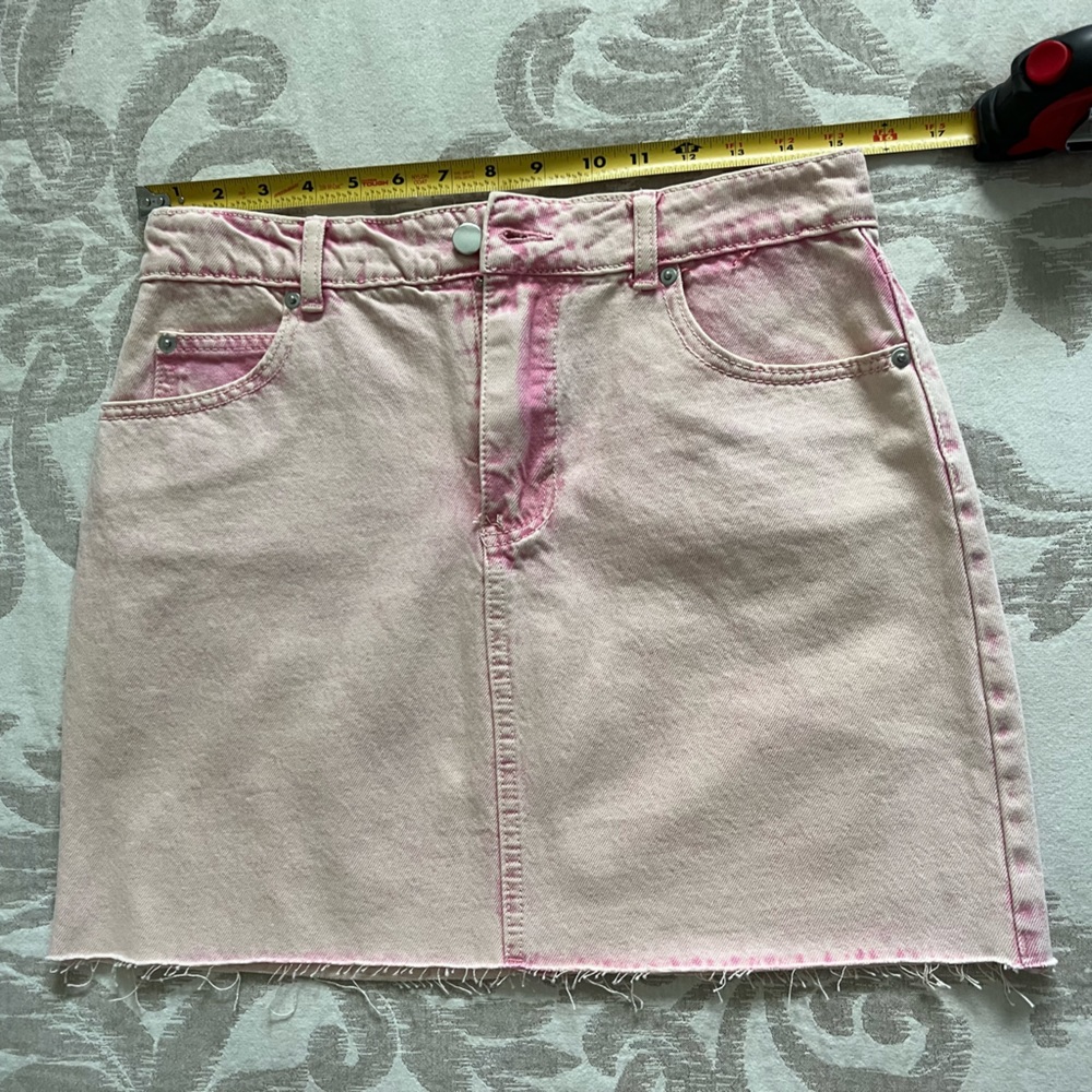 Lea and Violá denim skirt.